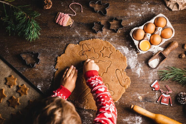 Vieni a coinvolgere i bambini nella preparazione del pranzo di Natale