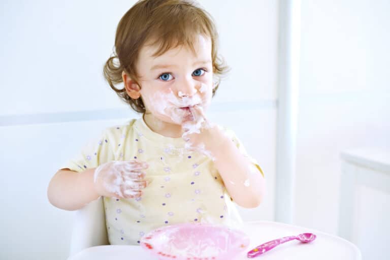 Vieni a eliminare le Macchie di Sut di Frutta Dai Vestiti Dei Bambini