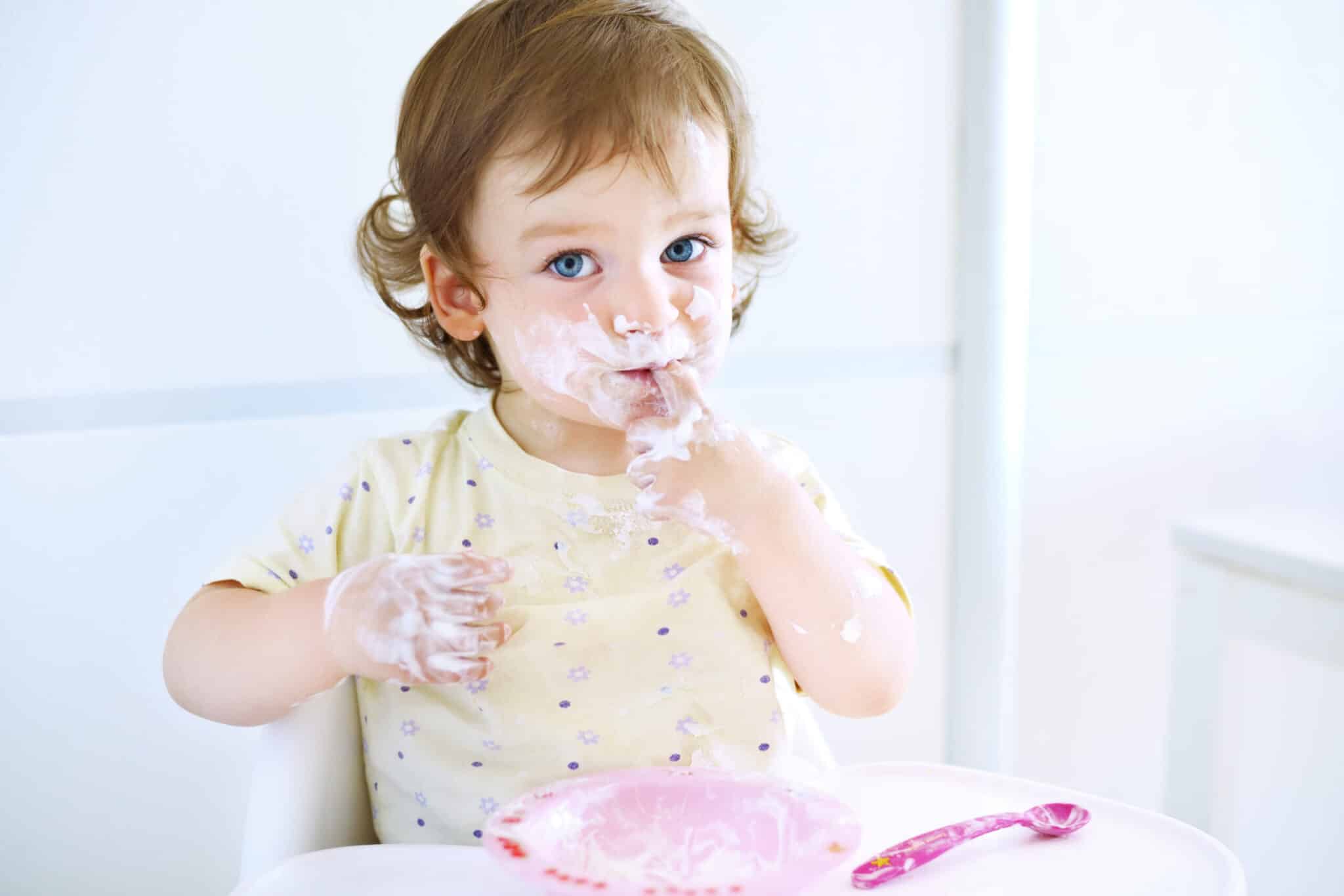 Vieni a eliminare le Macchie di Sut di Frutta Dai Vestiti Dei Bambini