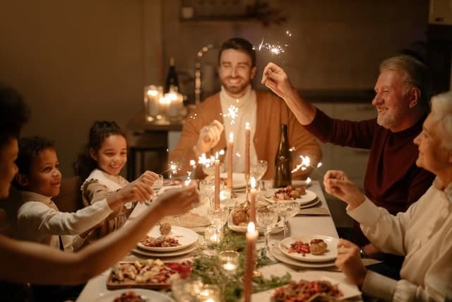 Come organizzare un veglione di Capodanno a casa con i bambini