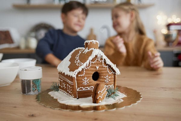 Vieni a preparare casette di pan di zenzero con i bambini