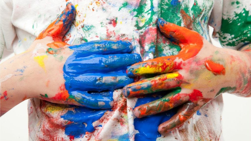 Come Smacchiare le Macchie di Vernice dai Vestiti dei Bambini