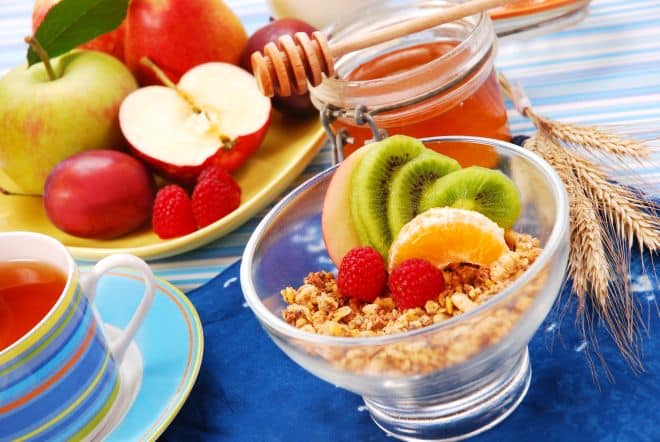 La frutta di stagione nello svezzamento: idee per merende sane