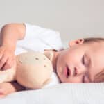 SONNO E MAL DI TESTA NEI BAMBINI: VIENE CREARE UN AMBIME OTTIMALE PER IL RIPOSO